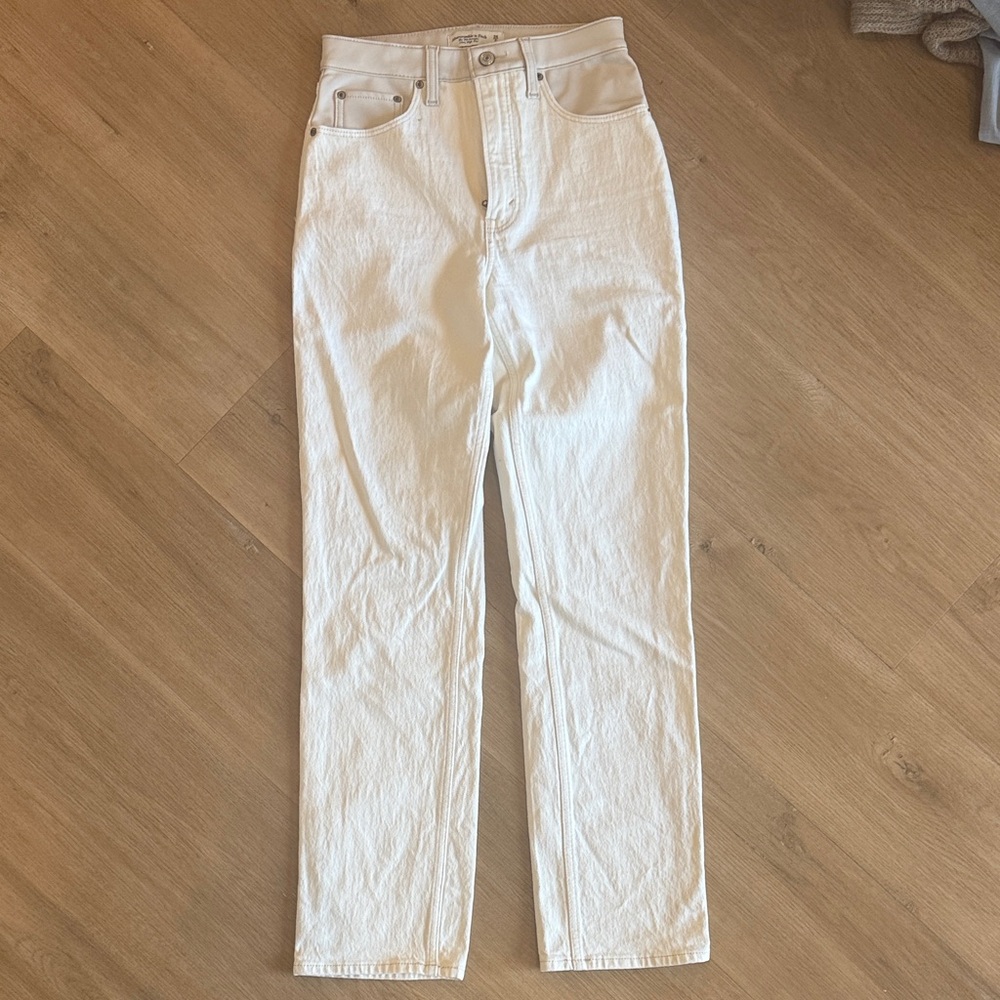 Abercrombie 90s Straight Ultra High Rise